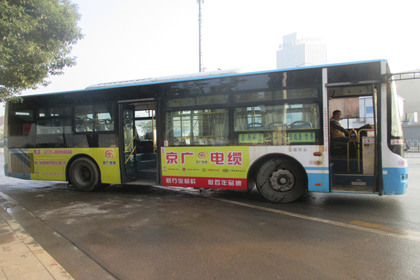 京广电缆公交车身广告